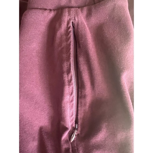 T by Talbots Straight Leg Leggings, Maroon, size 2XP, Elastic Waste, Zip Pockets - Picture 3 of 10